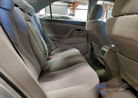 2010 Toyota Camry Base z USA, uszkodzony, nr VIN 4T4BF3EK6AR037536